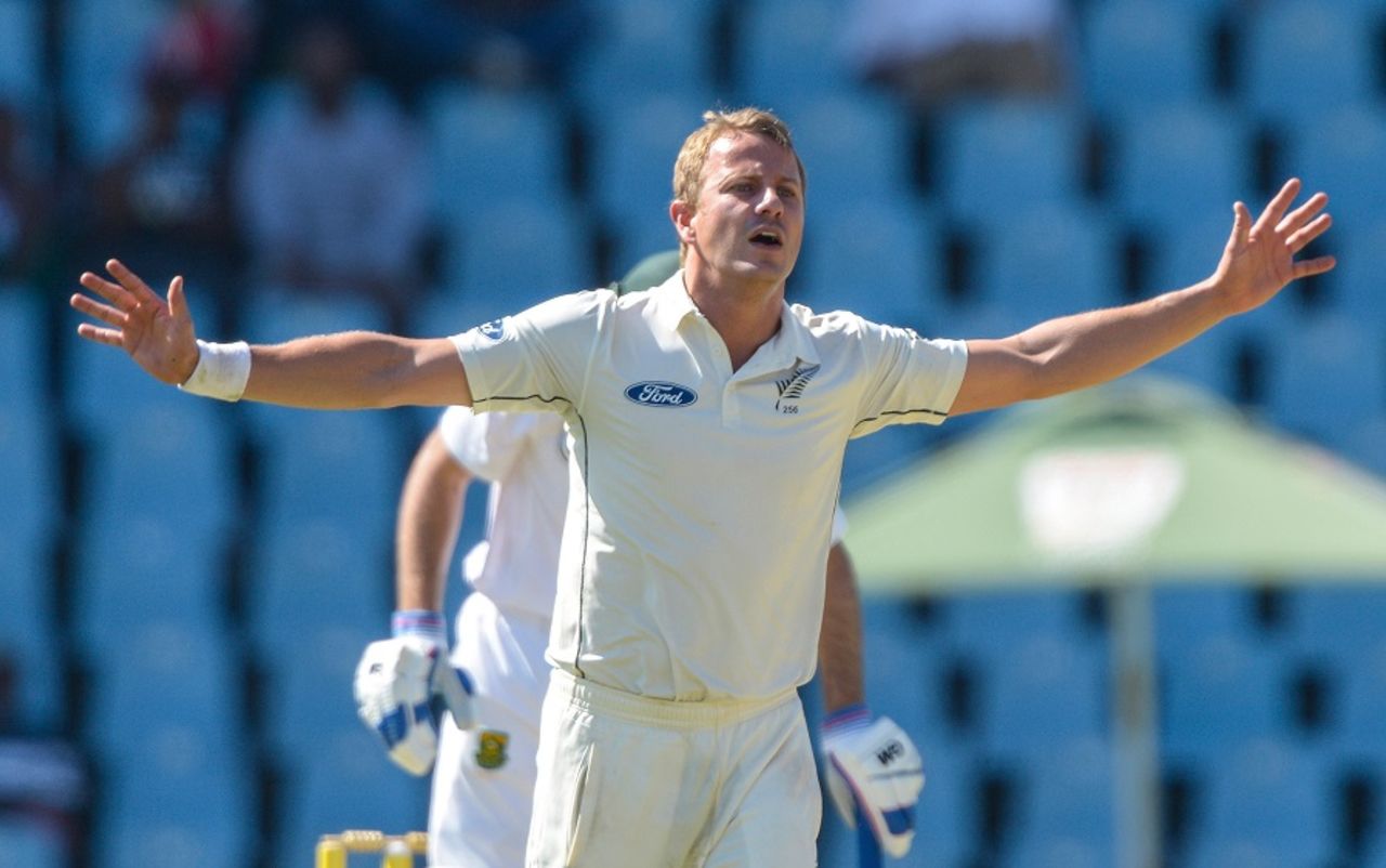 Neil Wagner provided New Zealand with their opening breakthrough when he dismissed Quinton de Kock, South Africa v New Zealand, 2nd Test, Centurion, 1st day, August 27, 2016