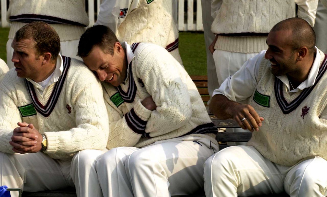 Marcus Trescothick cuddles up to Michael Burns during Somerset's photocall in Taunton, April 10, 2002
