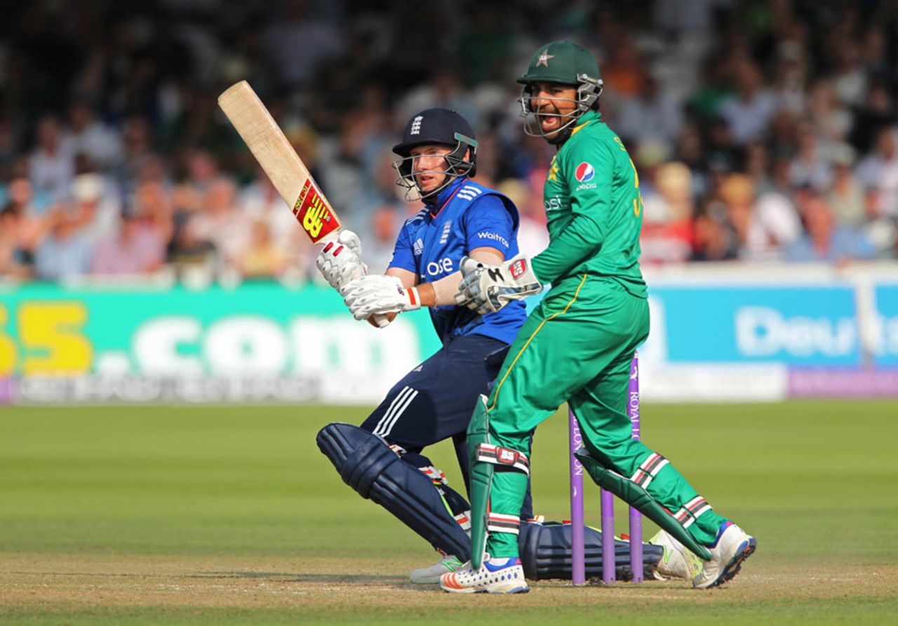 Joe Root pulls through square leg, England v Pakistan, 2nd ODI, Lord's, August 27, 2016