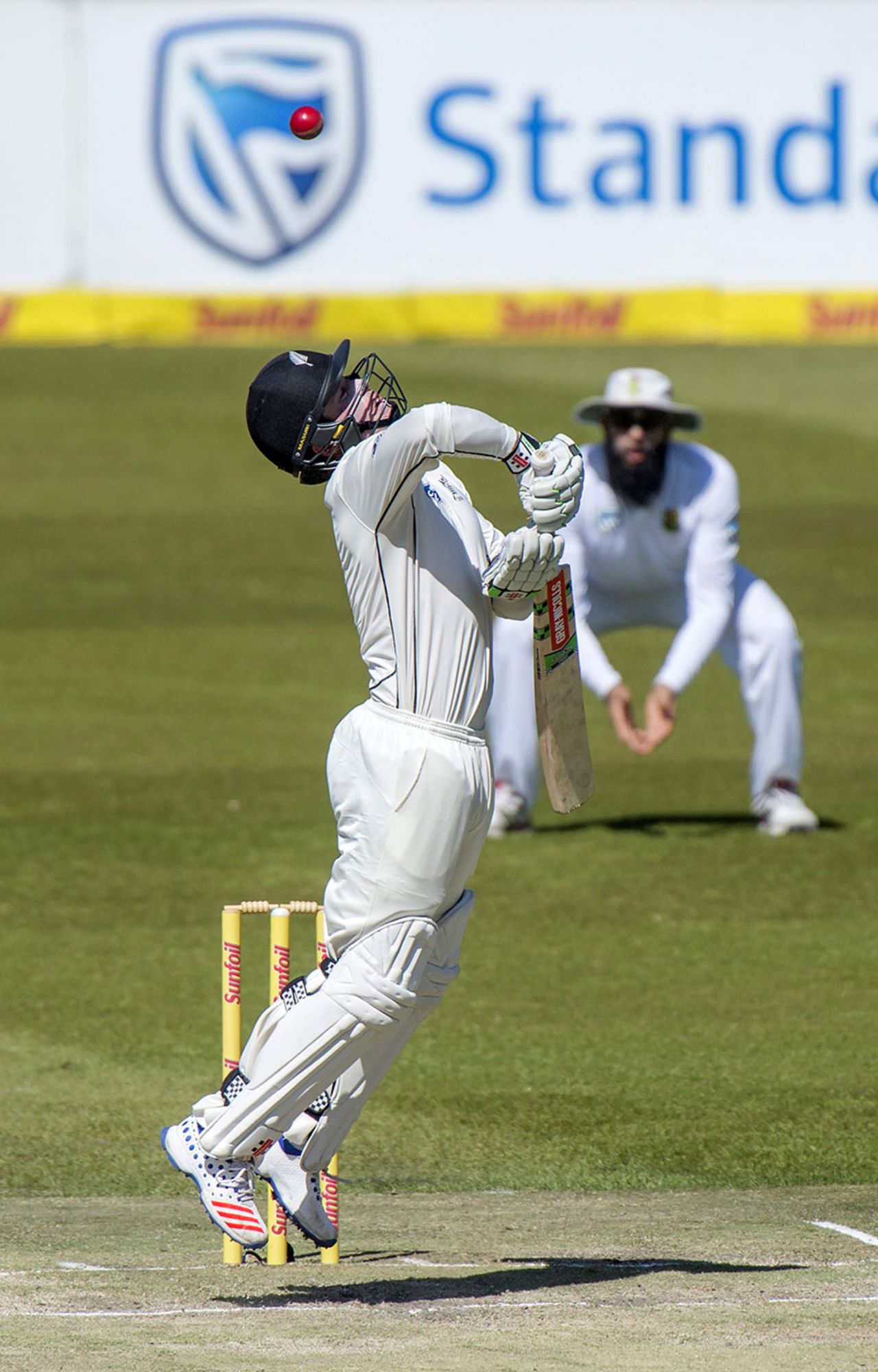 Henry Nicholls evades a short ball, South Africa v New Zealand, 2nd Test, Centurion, 3rd day, August 29, 2016