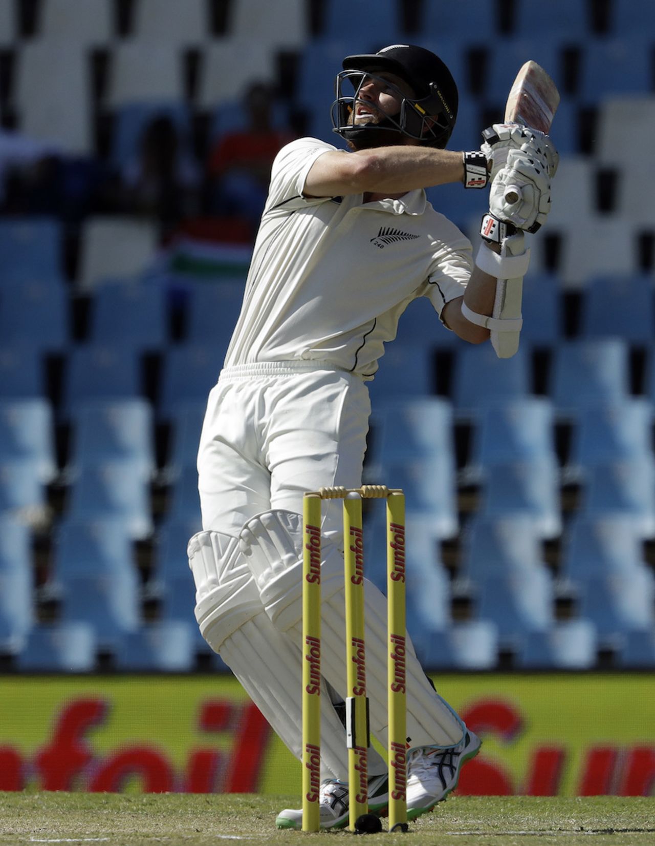 Kane Williamson hooks one away, South Africa v New Zealand, 2nd Test, Centurion, 3rd day, August 29, 2016