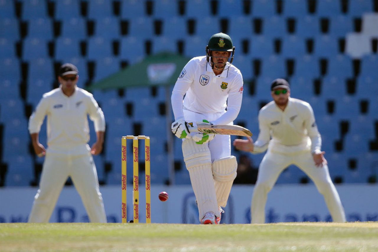 Quinton de Kock defends off the front foot, South Africa v New Zealand, 2nd Test, Centurion, 3rd day, August 29, 2016