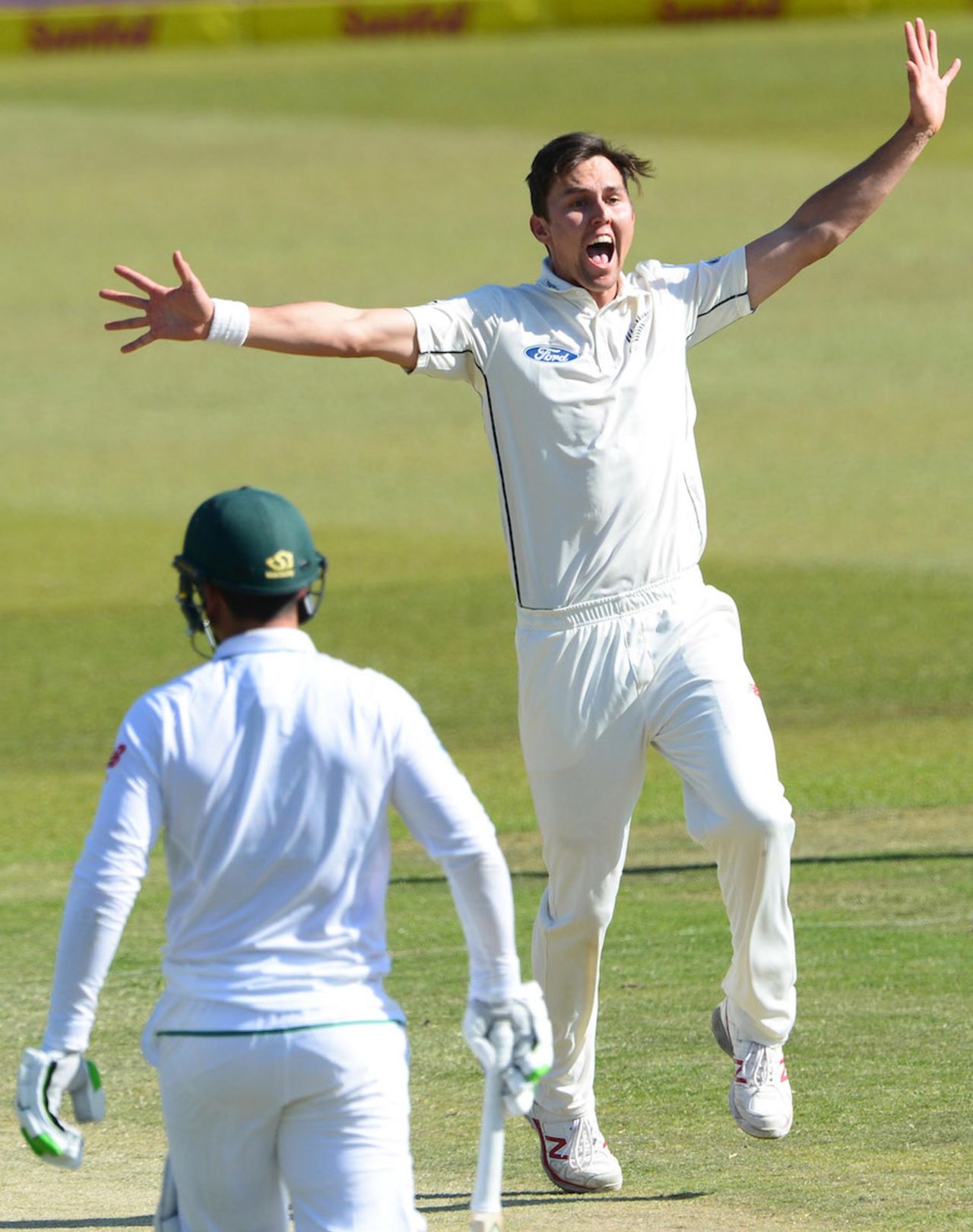 Trent Boult goes up in an appeal, South Africa v New Zealand, 2nd Test, Centurion, 3rd day, August 29, 2016