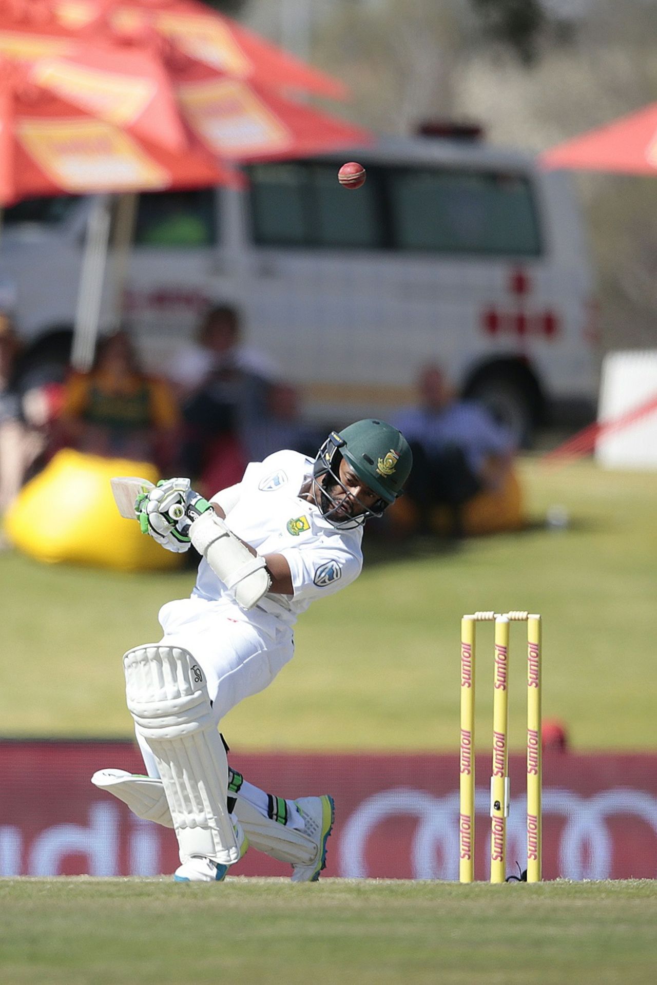 Temba Bavuma gets out of the way of a bouncer, South Africa v New Zealand, 2nd Test, Centurion, 4th day, August 30, 2016