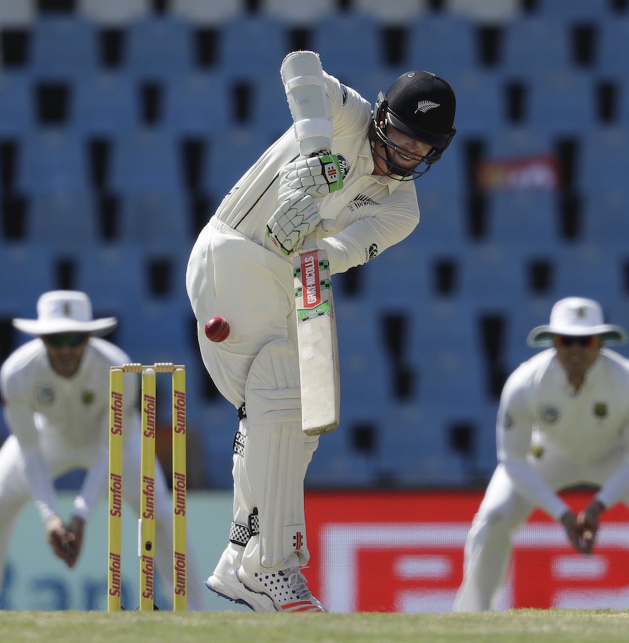 Henry Nicholls batted with resilience in the second session, South Africa v New Zealand, 2nd Test, Centurion, 4th day, August 30, 2016