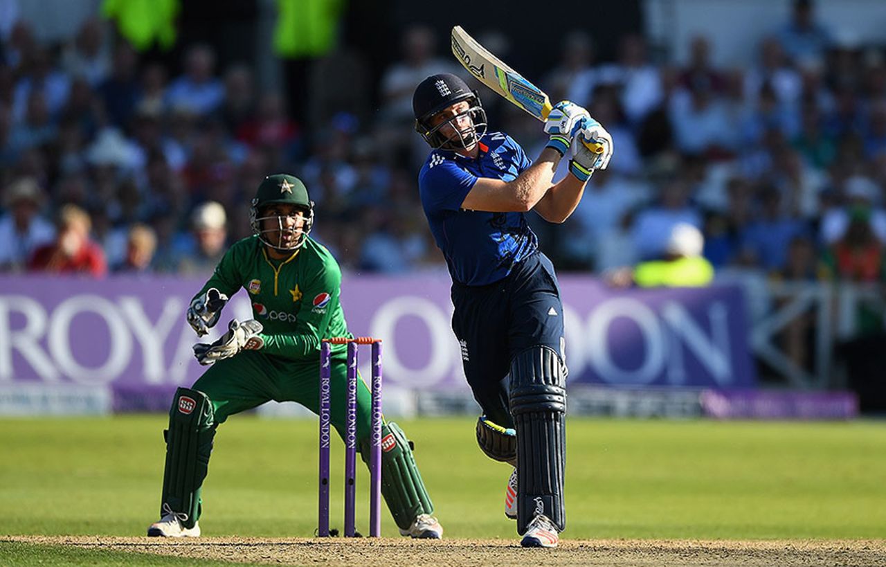Jos Buttler reached fifty from 22 balls, England's fastest in ODIs, England v Pakistan, 3rd ODI, Trent Bridge, August 30, 2016