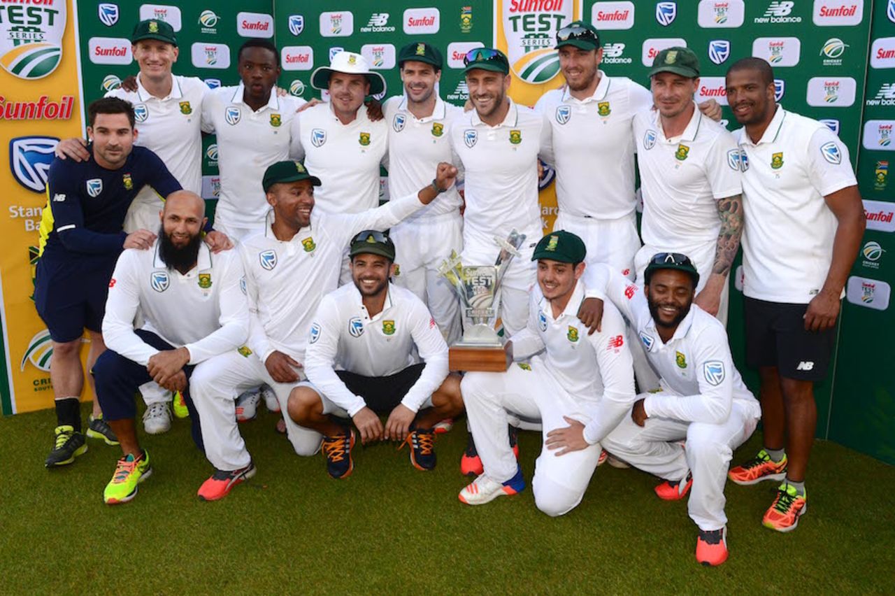 The South African team poses after the series win, South Africa v New Zealand, 2nd Test, Centurion, 4th day, August 30, 2016