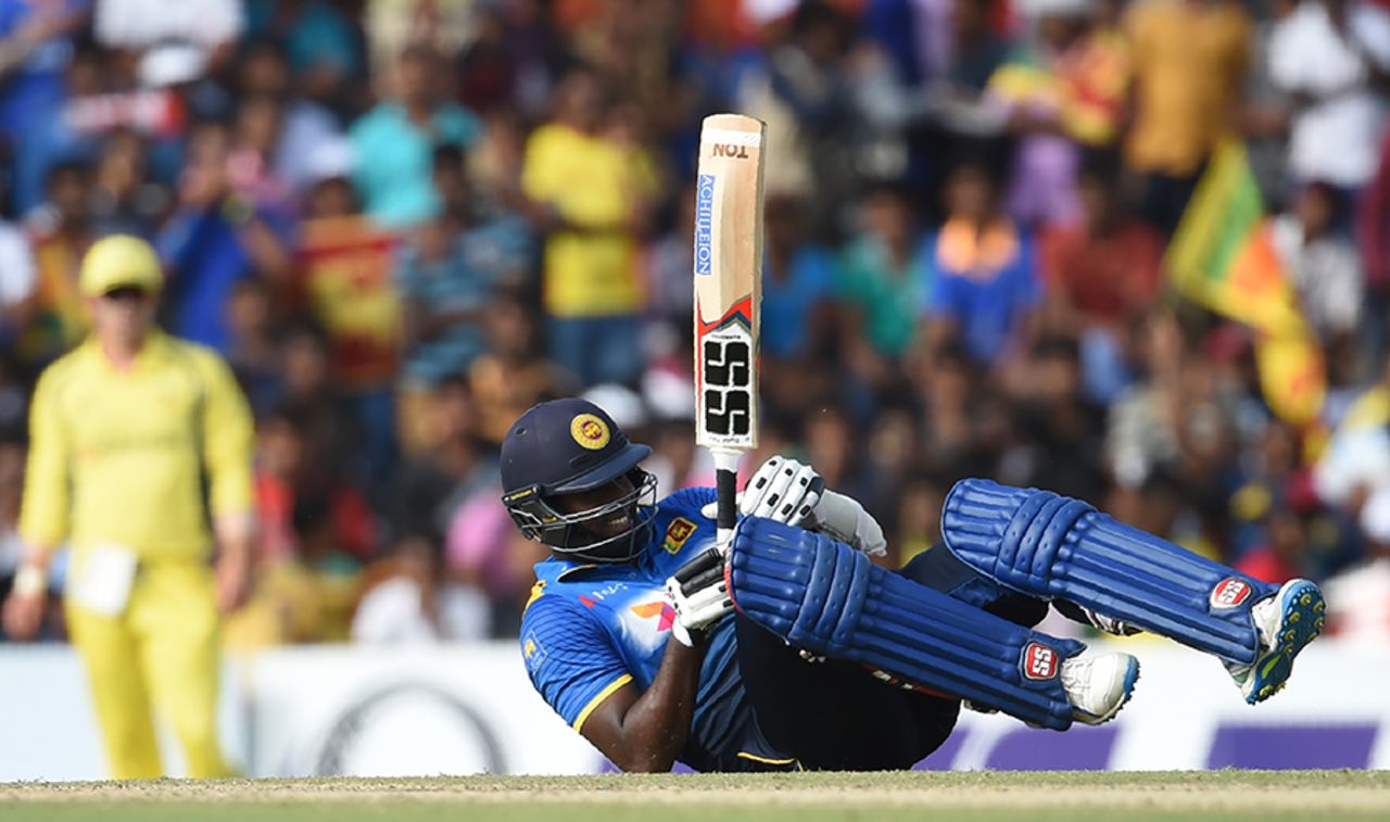 Angelo Mathews tumbles after taking a run, Sri Lanka v Australia, 4th ODI, Dambulla, August 31, 2016