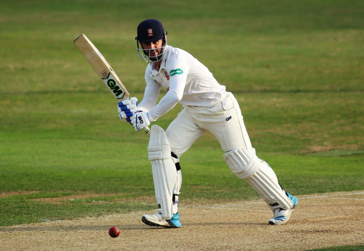 Ryan ten Doeschate clips to leg during his half-century, Essex v Worcestershire, County Championship, Division Two, Chelmsford, 2nd day, September 1, 2016