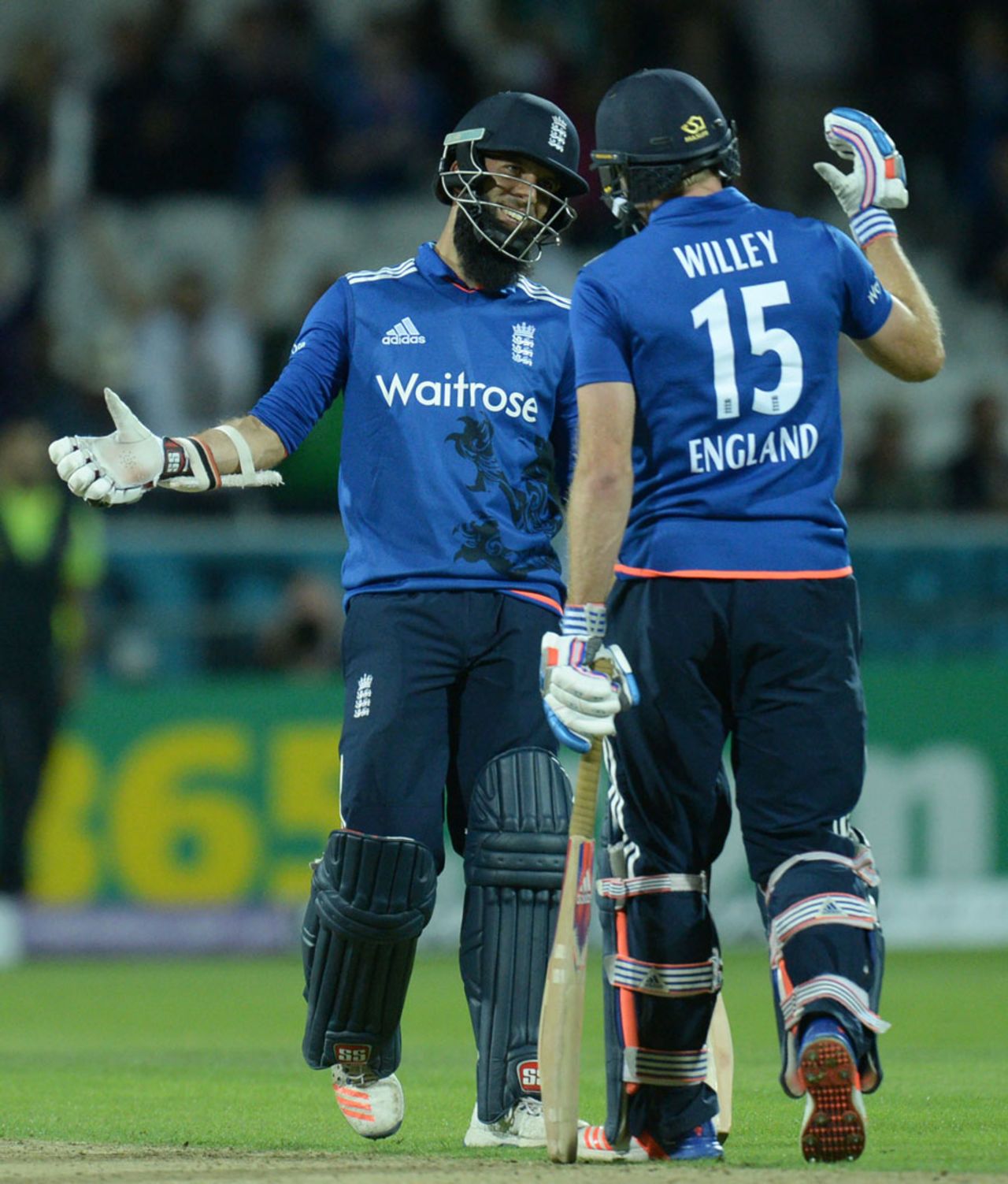 Moeen Ali finished the chase with an unbeaten 45, England v Pakistan, 4th ODI, Headingley, September 1, 2016
