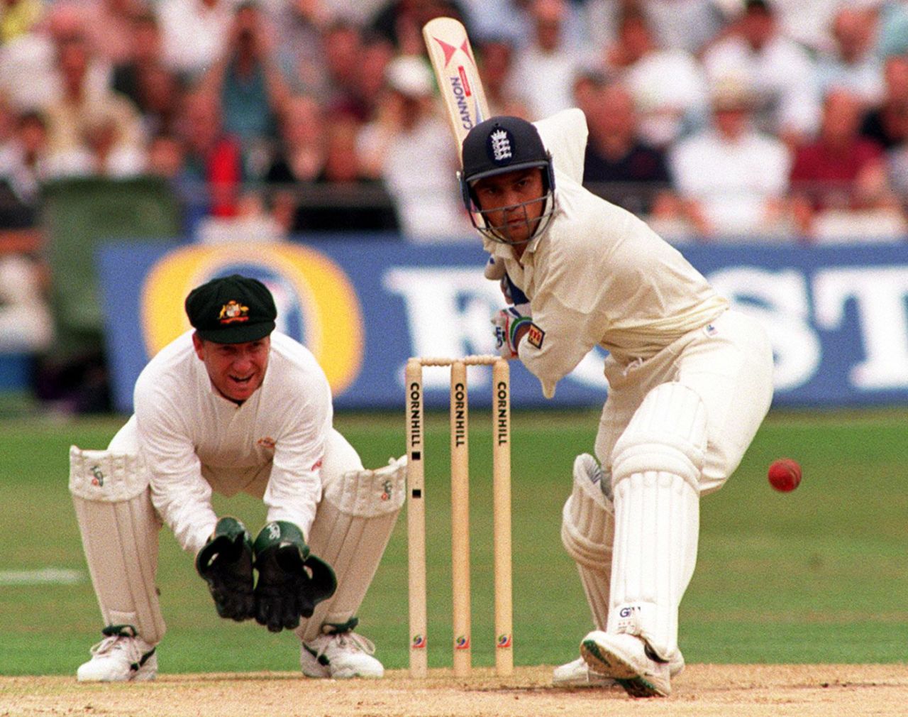 Mark Ramprakash and Ian Healy watch the ball, England v Australia, 6th Test, The Oval, 3rd day, August 23, 1997