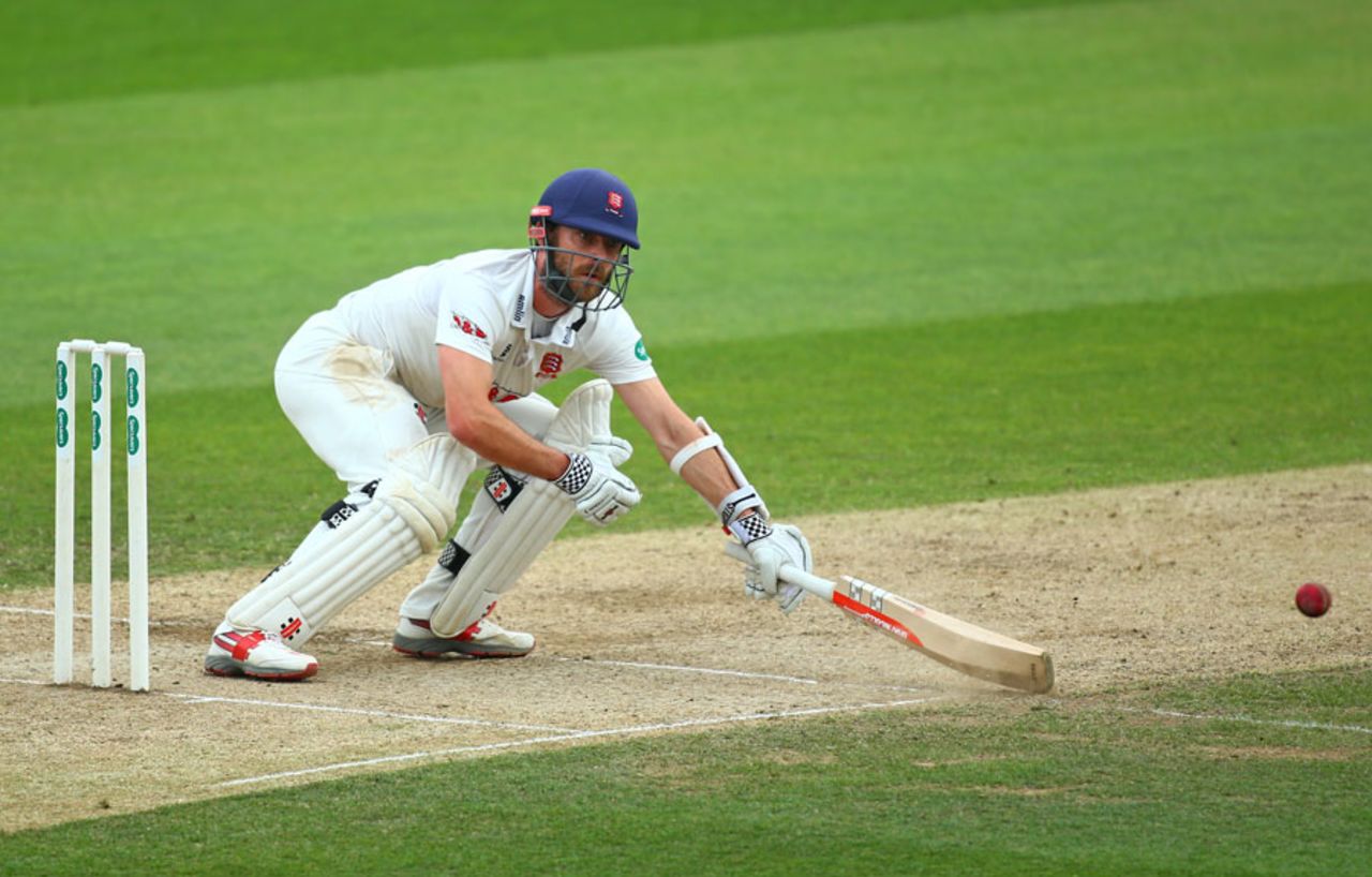 James Foster had to improvise as Essex pushed for a declaration, Essex v Worcestershire, County Championship, Division Two, Chelmsford, 3rd day, September 2, 2016