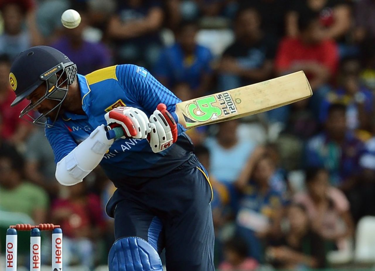 Eyes on the ball: Upul Tharanga avoids a bouncer, Sri Lanka v Australia, 5th ODI, Pallekele, September 4, 2016