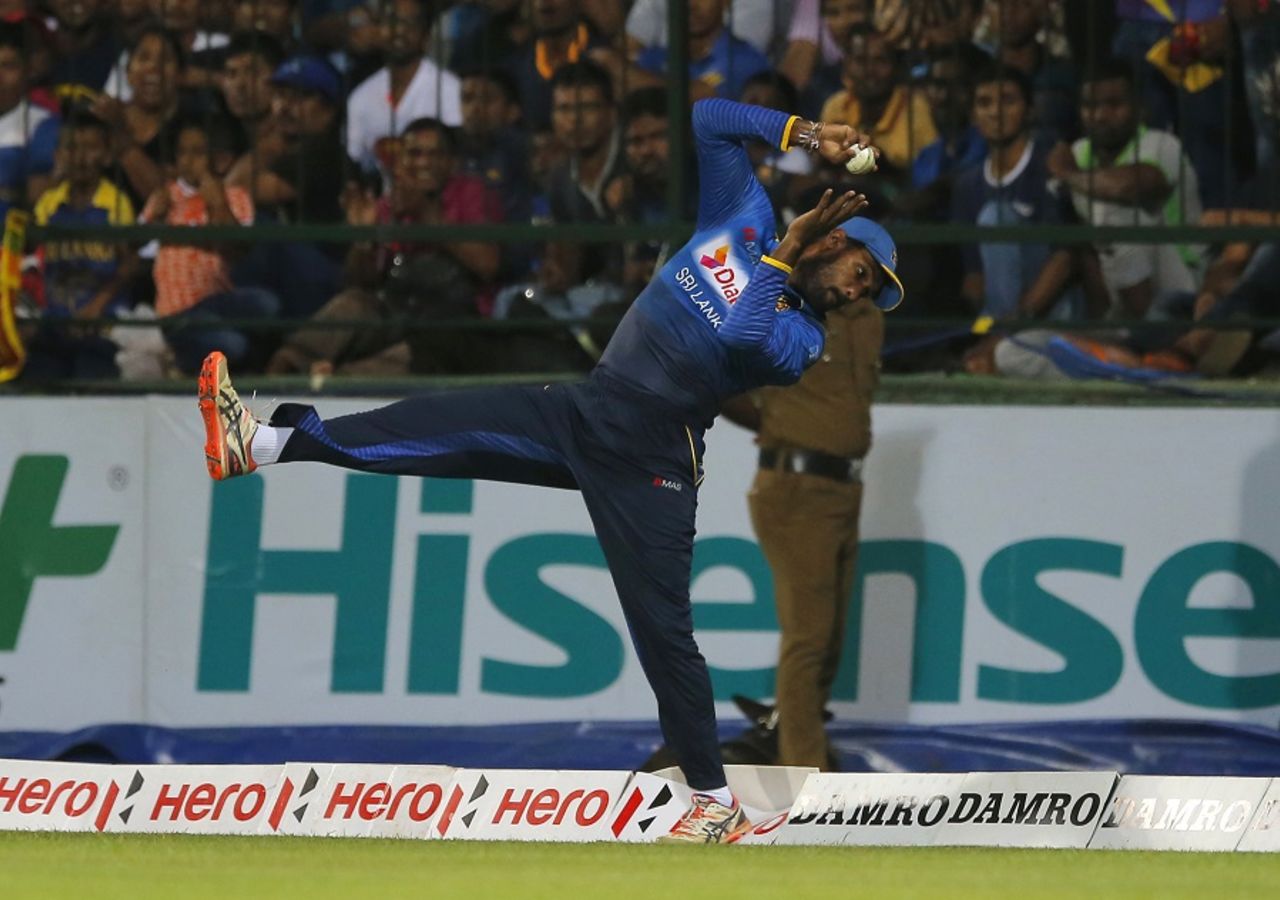 Chamara Kapugedara tries to take a catch at the boundary, Sri Lanka v Australia, 1st T20I, Pallekele, September 6, 2016