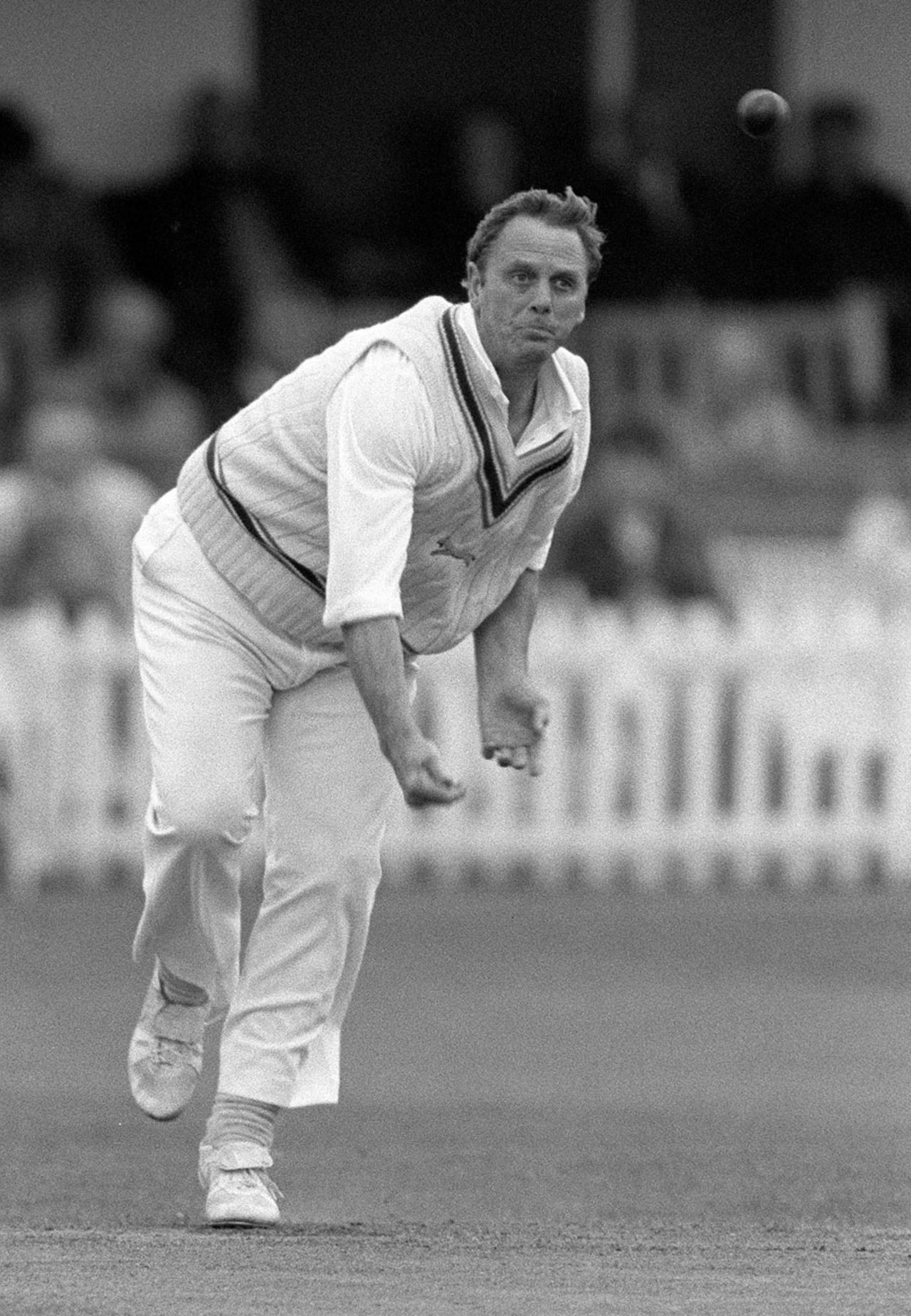 Ken Higgs delivers the ball during his final season as a player, aged 49, Leicestershire v Somerset, September 1, 1986