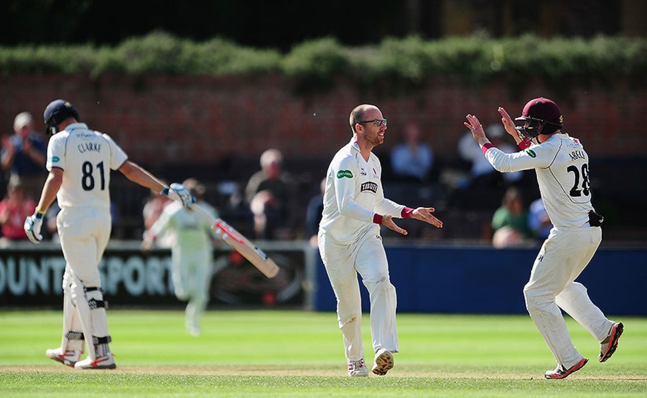 Jack Leach claimed six second-innings wickets to finish off Warwickshire at Taunton, Somerset v Warwickshire, County Championship, Division One, Taunton, 3rd day, September 8, 2016