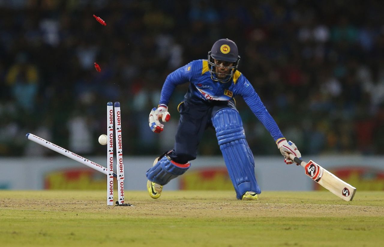 Dhananjaya de Silva avoids a run-out off a Glenn Maxwell direct hit, Sri Lanka v Australia, 2nd T20I, Colombo, September 9, 2016