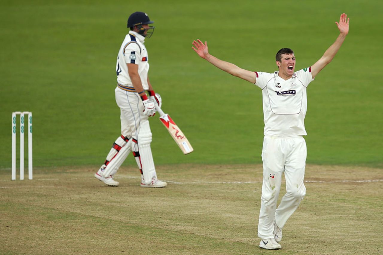 Craig Overton finished with 3 for 32, Yorkshire v Somerset,  Specsavers Division One, 1st day, Headingley, September 12, 2016