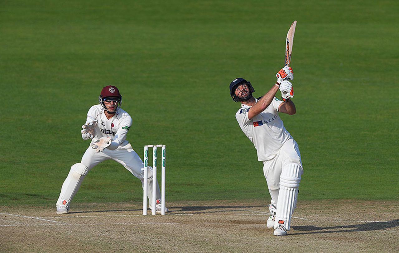 Liam Plunkett dug in with 73, Yorkshire v Somerset, County Championship, Division One, Headingley, 3rd day, September 14, 2016