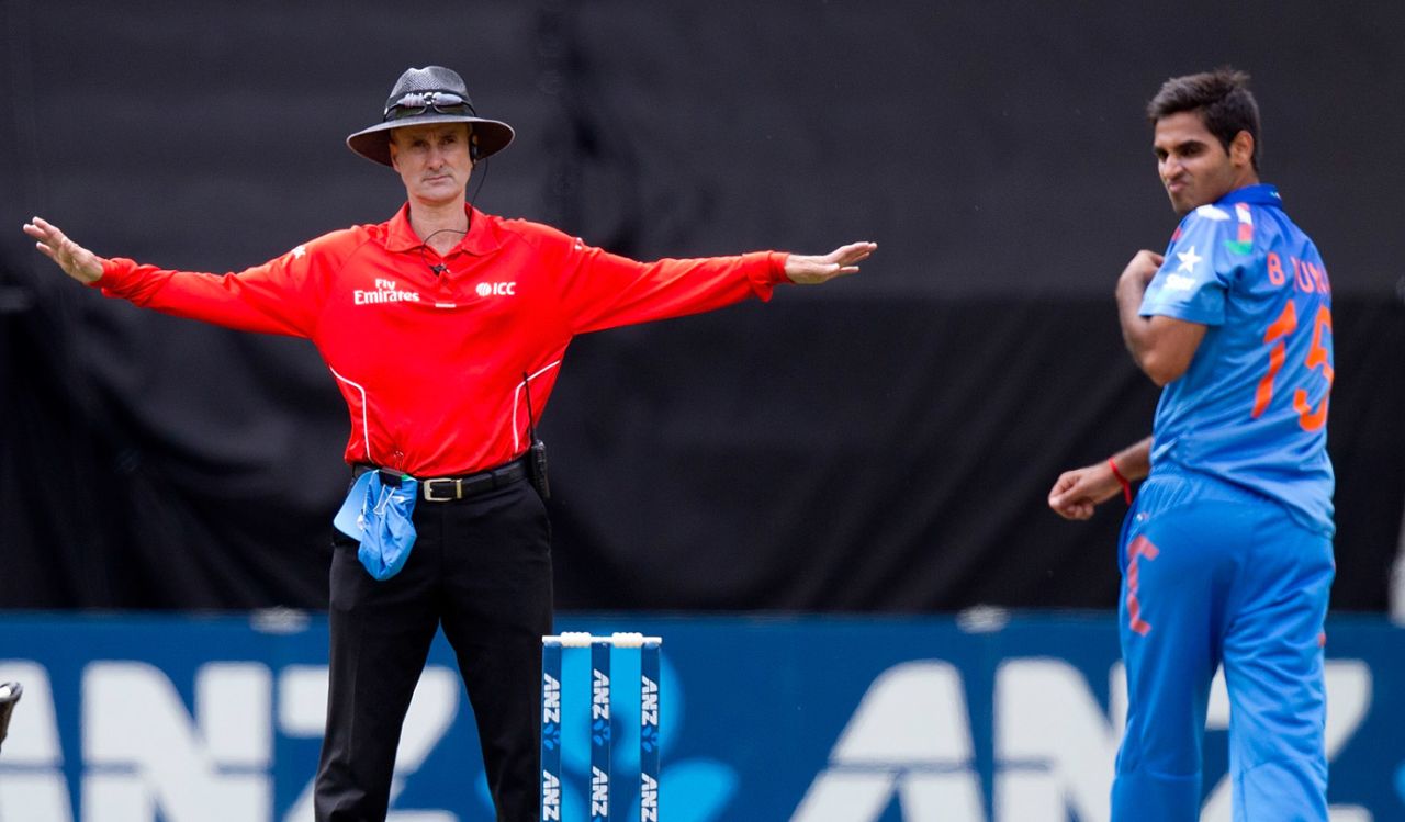 Bhuvneshwar Kumar looks back as umpire Billy Bowden signals a wide, New Zealand v India, 5th ODI, Wellington, January 31, 2014