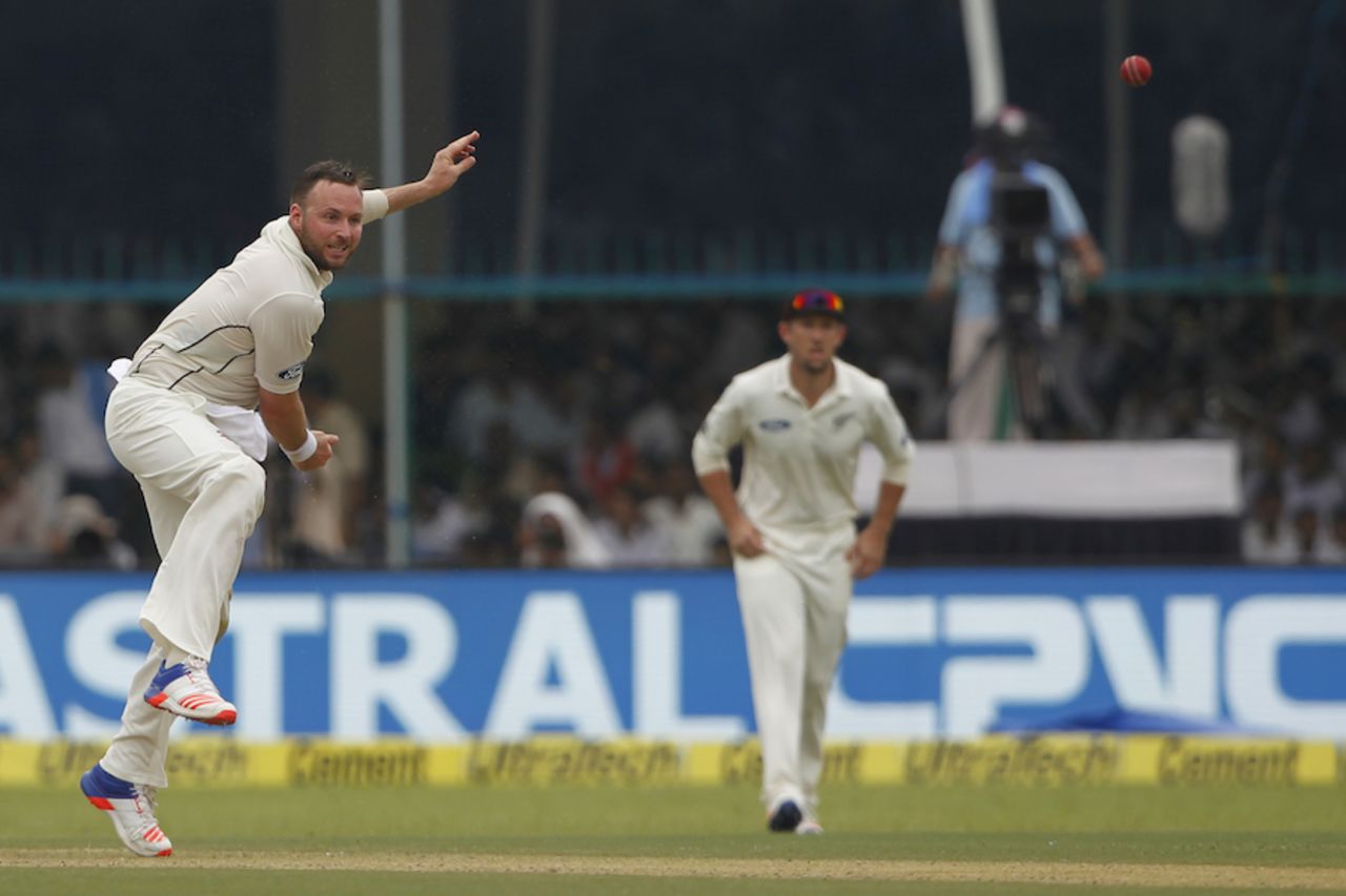 Mark Craig bowled a probing spell before lunch, India v New Zealand, 1st Test, Kanpur, 1st day, September 22, 2016