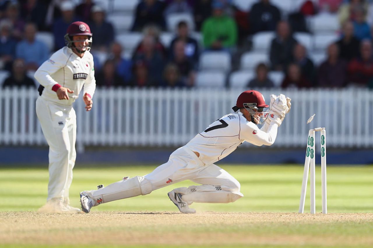 Ryan Davies completes the run out of Tom Moores, Somerset v Nottinghamshire, County Championship, Division One, Taunton, September 22, 2016