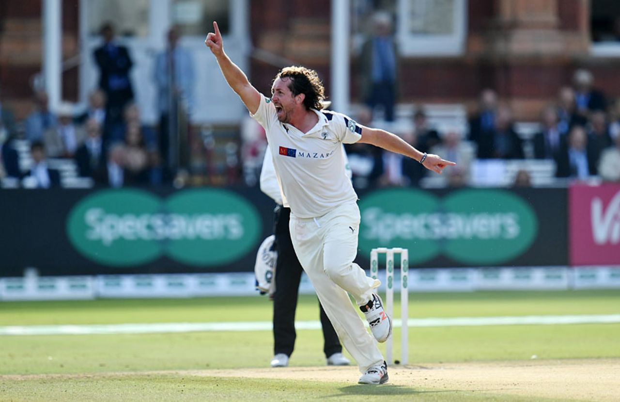 Ryan Sidebottom struck in his first over, Middlesex v Yorkshire, County Championship, Division One, Lord's, 1st day, September 22, 2016