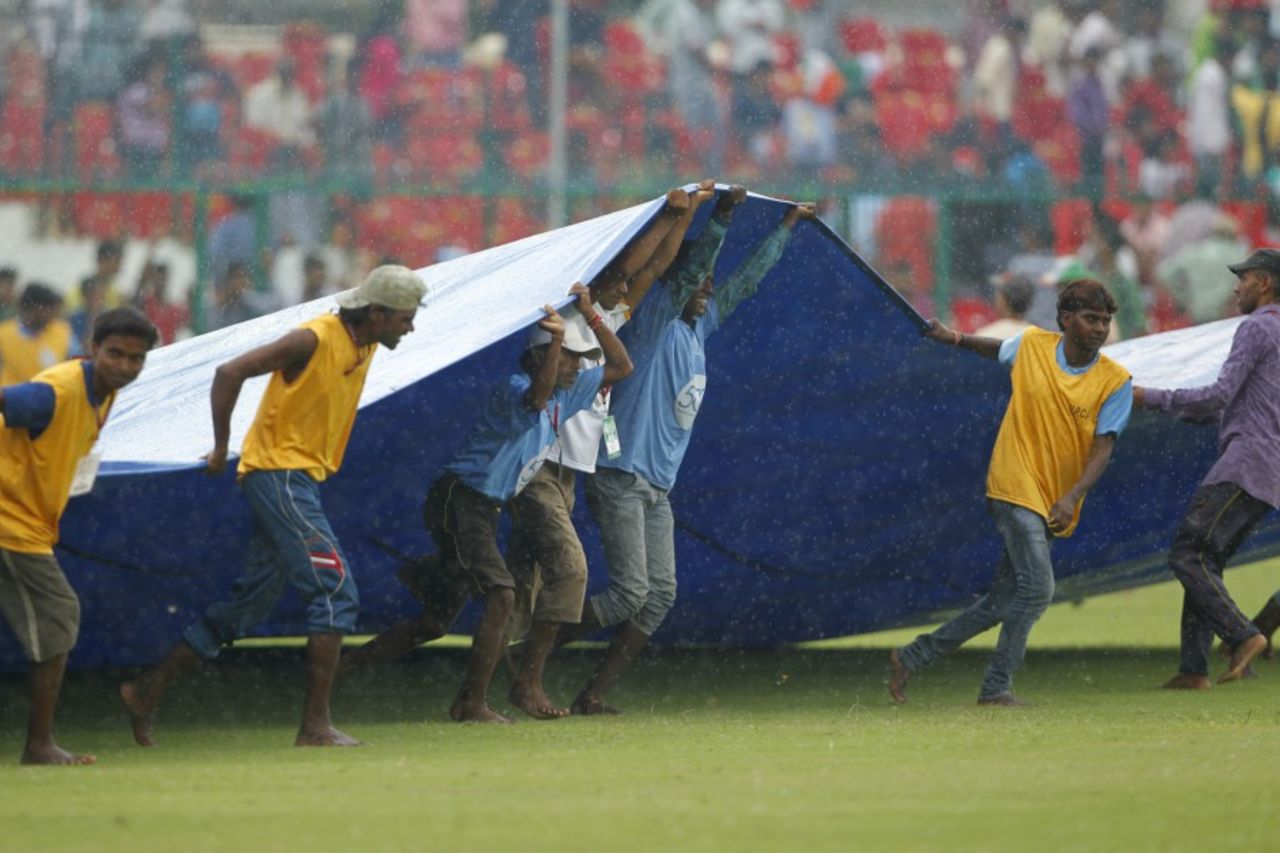 Rain delayed the start of the final session on the second day, India v New Zealand, 1st Test, Kanpur, 2nd day, September 23, 2016
