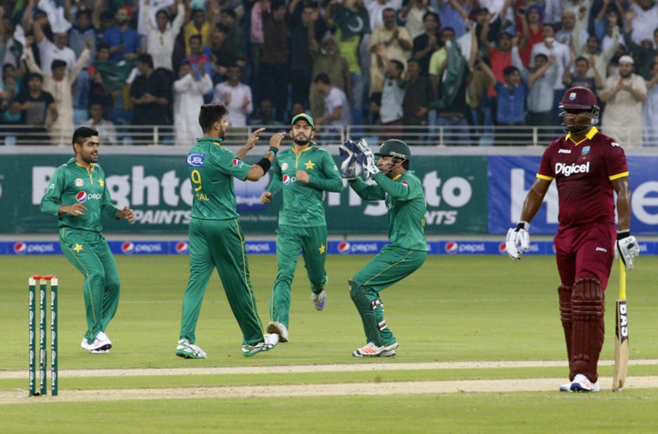 Imad Wasim is congratulated after dismissing Andre Fletcher, Pakistan v West Indies, 1st T20I, Dubai, September 23, 2016