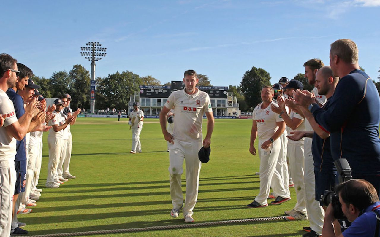David Masters gets a guard of honour as he finishes his first-class career, Kent v Essex, County Championship, Division Two, Canterbury, September 23, 2016