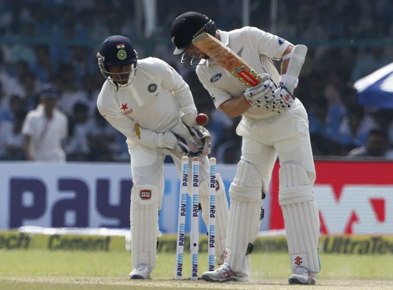 Kane Williamson was undone by one that turned back sharply, India v New Zealand, 1st Test, Kanpur, 3rd day, September 24, 2016