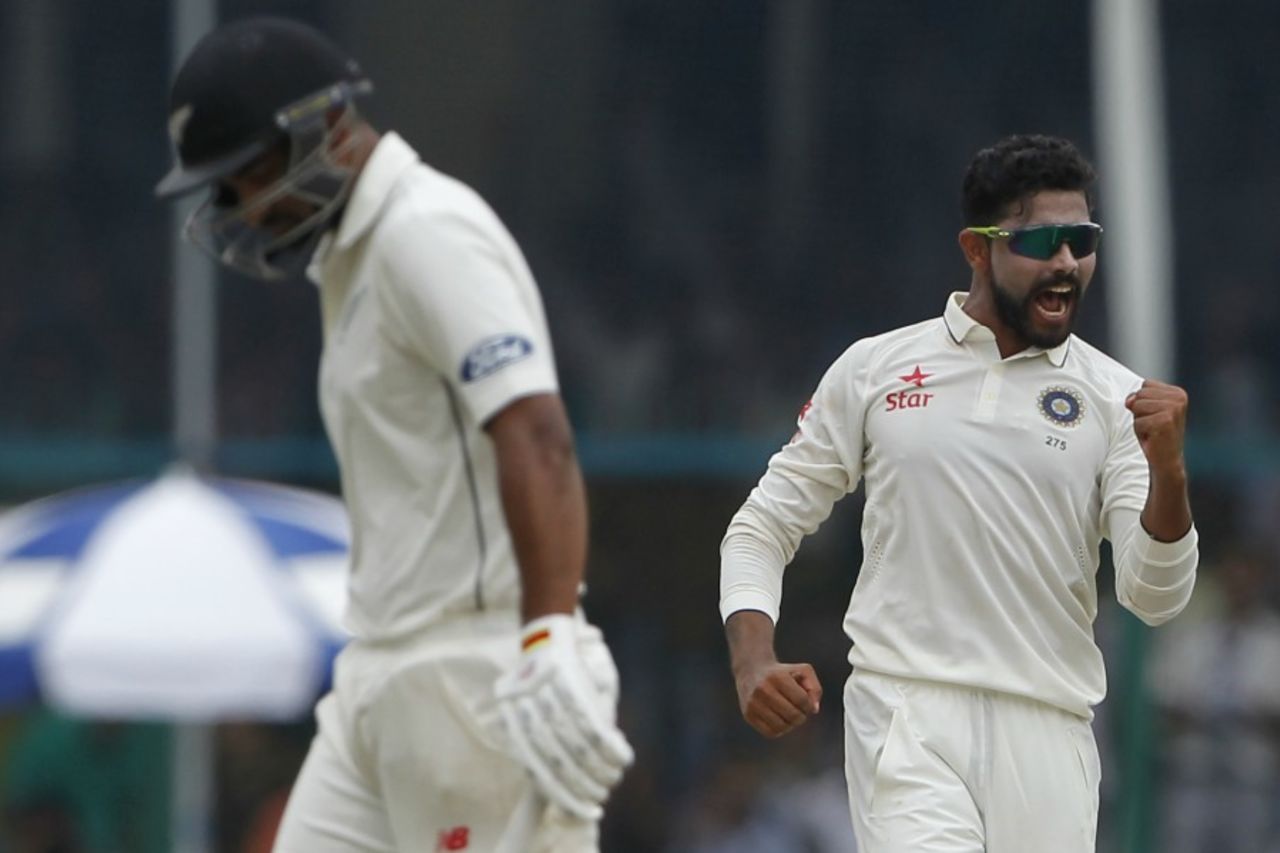 Ravindra Jadeja picked up three wickets in an over, India v New Zealand, 1st Test, Kanpur, 3rd day, September 24, 2016