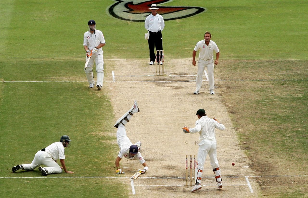 Kevin Pietersen dives back into his crease as Mike Hussey attempts a run-out, Australia, England, 3rd Test, December 18, 2006
