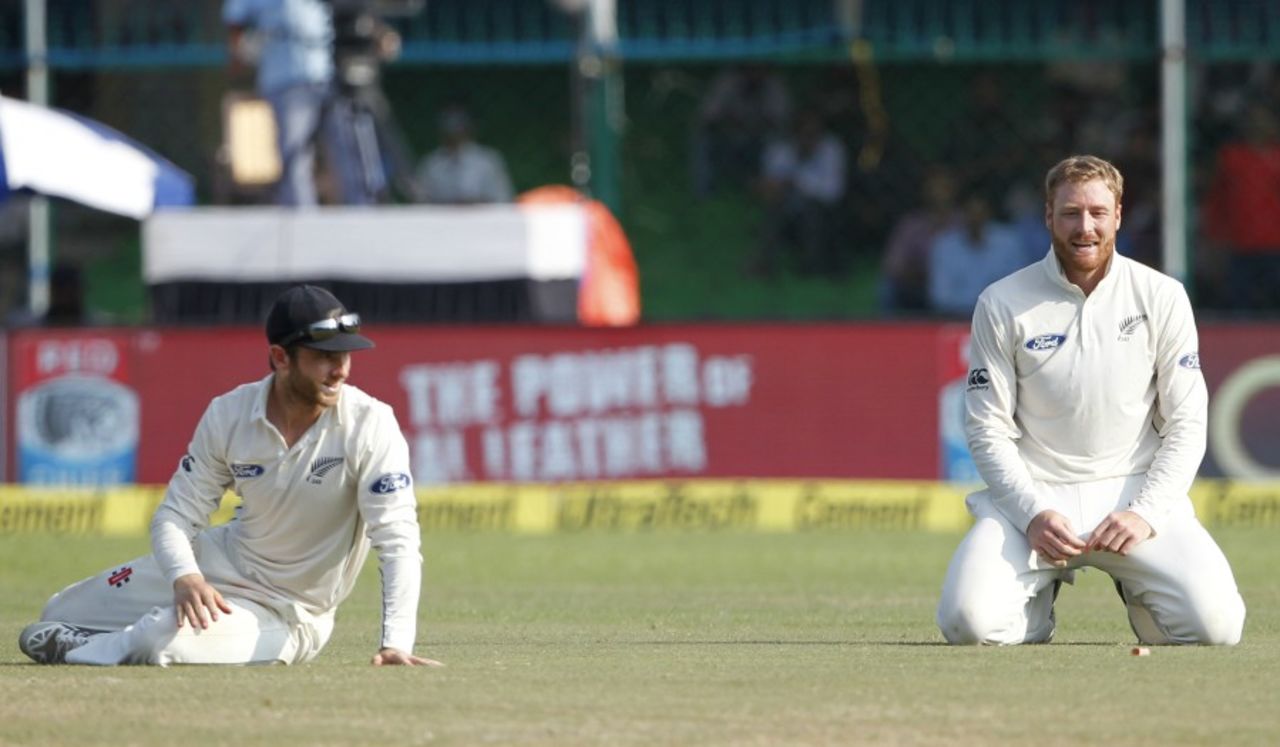 A chip from Cheteshwar Pujara evaded bowler Martin Guptill and Kane Williamson at midwicket, 1st Test, Kanpur, 3rd day, September 24, 2016