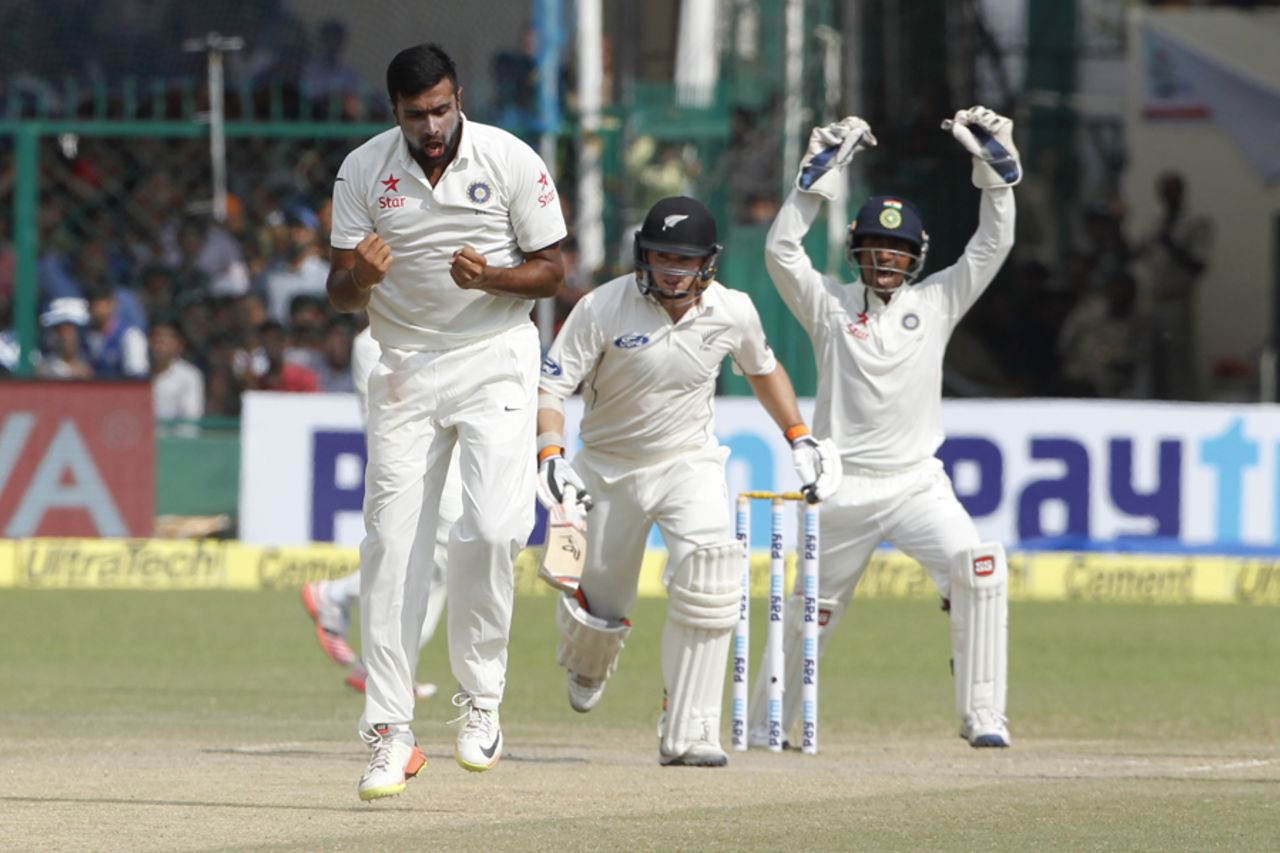 R Ashwin got rid of the openers in next to no time, India v New Zealand, 1st Test, Kanpur, 4th day, September 25, 2016