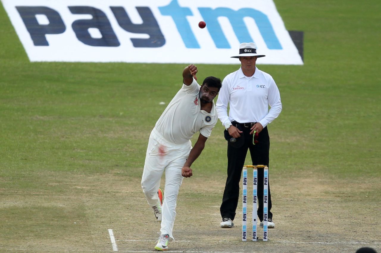 R Ashwin in his bowling stride, India v New Zealand, 1st Test, Kanpur, 4th day, September 25, 2016