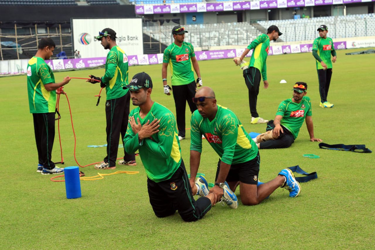 Bangladesh players go through their exercises at training, Mirpur, September 26, 2016