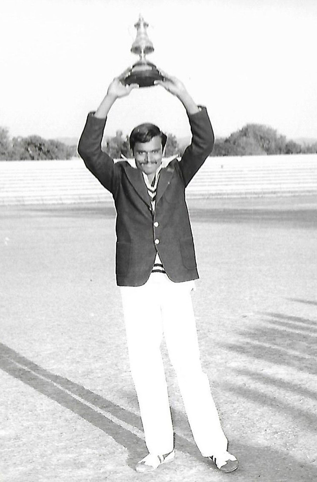 L Vasan holds the Vizzy Trophy in 1978, North Zone Universities v South Zone Universities, Vizzy Trophy, Jammu, February 8, 1978