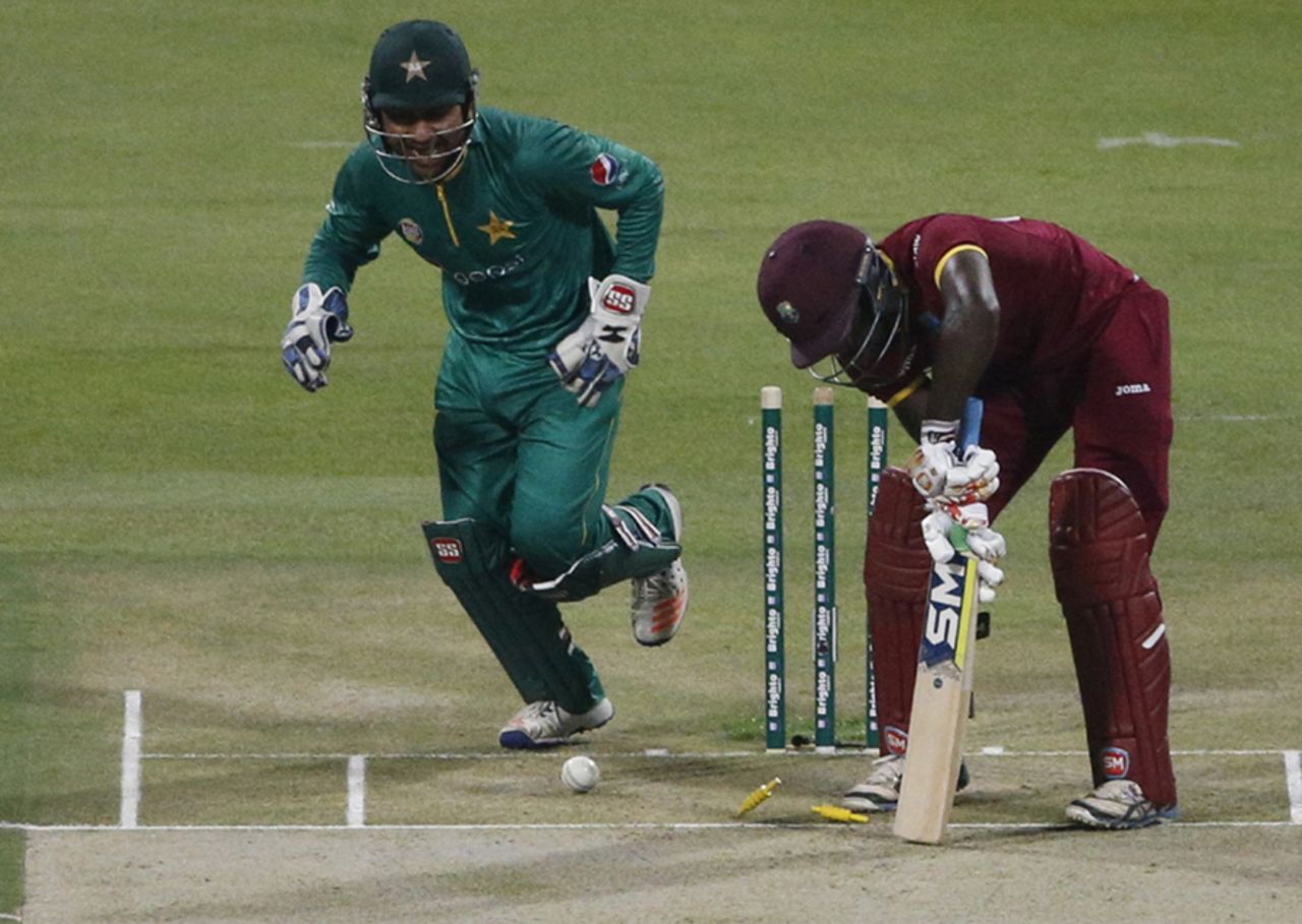 Chadwick Walton was dismissed for a first-ball duck, Pakistan v West Indies, 3rd T20I, Abu Dhabi, September 27, 2016