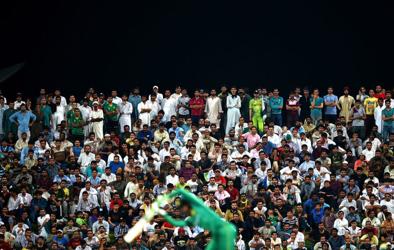 All eyes on Pakistan, in this crowded stand, Pakistan v West Indies, 3rd T20I, Abu Dhabi, September 27, 2016