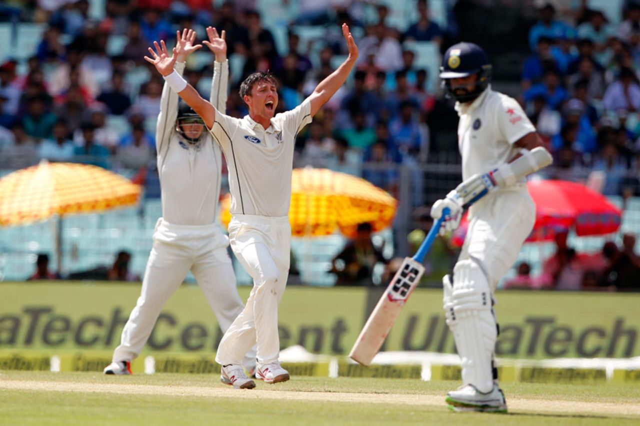 Trent Boult appeals, India v New Zealand, 2nd Test, Kolkata, 1st day, September 30, 2016