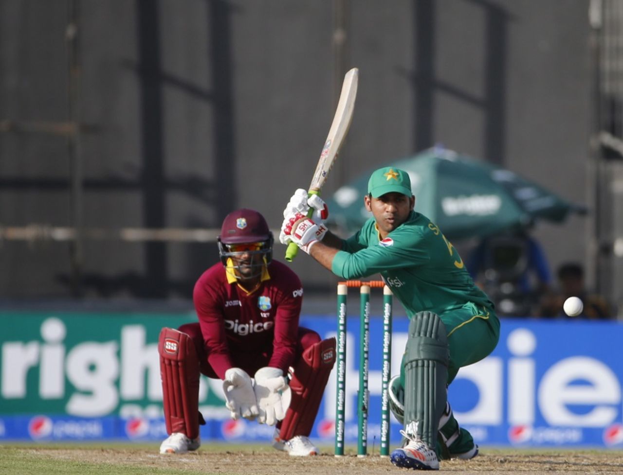 Sarfraz Ahmed gets down to sweep the ball, Pakistan v West Indies, 1st ODI, Sharjah, September 30, 2016