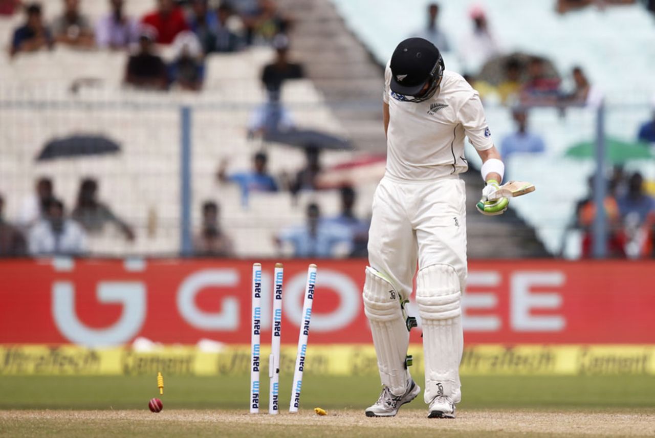 Martin Guptill was bowled after the ball deflected off his elbow, India v New Zealand, 2nd Test, Kolkata, 2nd day, October 1, 2016