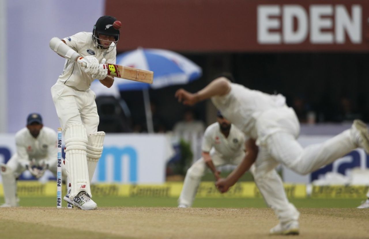 Mitchell Santner tries to avoid a bouncer, India v New Zealand, 2nd Test, Kolkata, 2nd day, October 1, 2016