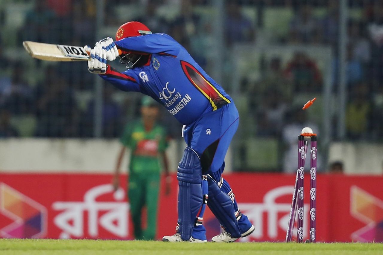 Mohammad Shahzad loses his off stump, Bangladesh v Afghanistan, 3rd ODI, Mirpur, October 1, 2016