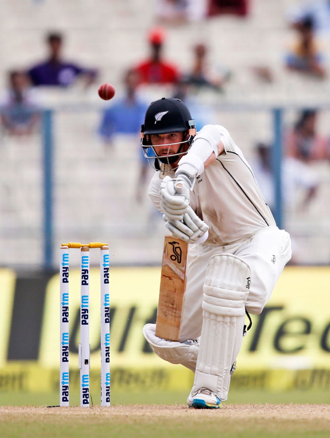 BJ Watling defends stoutly, India v New Zealand, 2nd Test, Kolkata, 3rd day, October 2, 2016