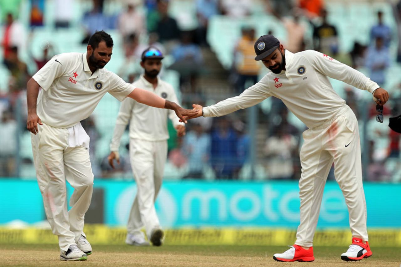 Mohammed Shami reaches out to high five his captain, India v New Zealand, 2nd Test, Kolkata, 3rd day, October 2, 2016