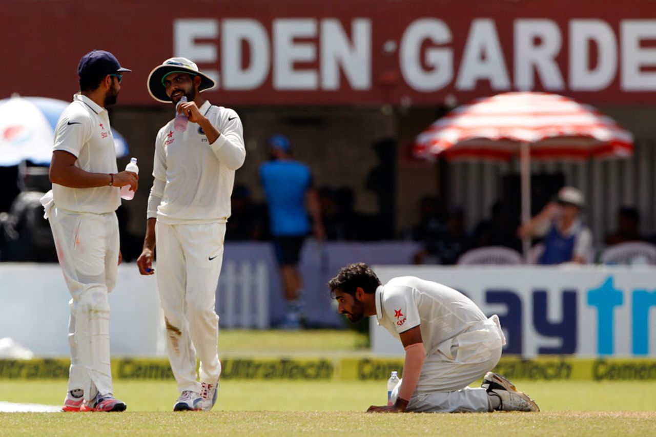 Bhuvneshwar Kumar takes a break on his way to figures of 5 for 48, India v New Zealand, 2nd Test, Kolkata, 3rd day, October 2, 2016