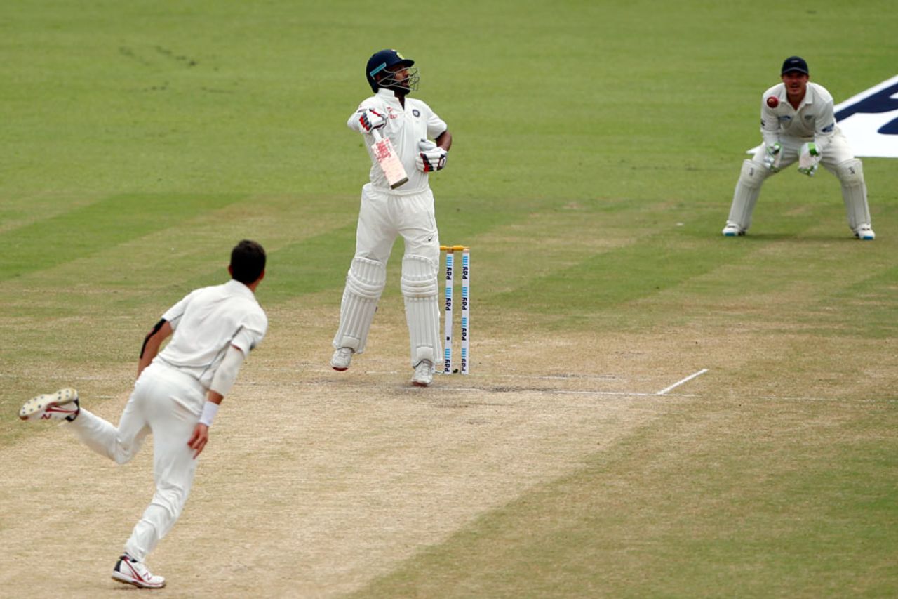 Shikhar Dhawan fends at one awkwardly, India v New Zealand, 2nd Test, Kolkata, 3rd day, October 2, 2016