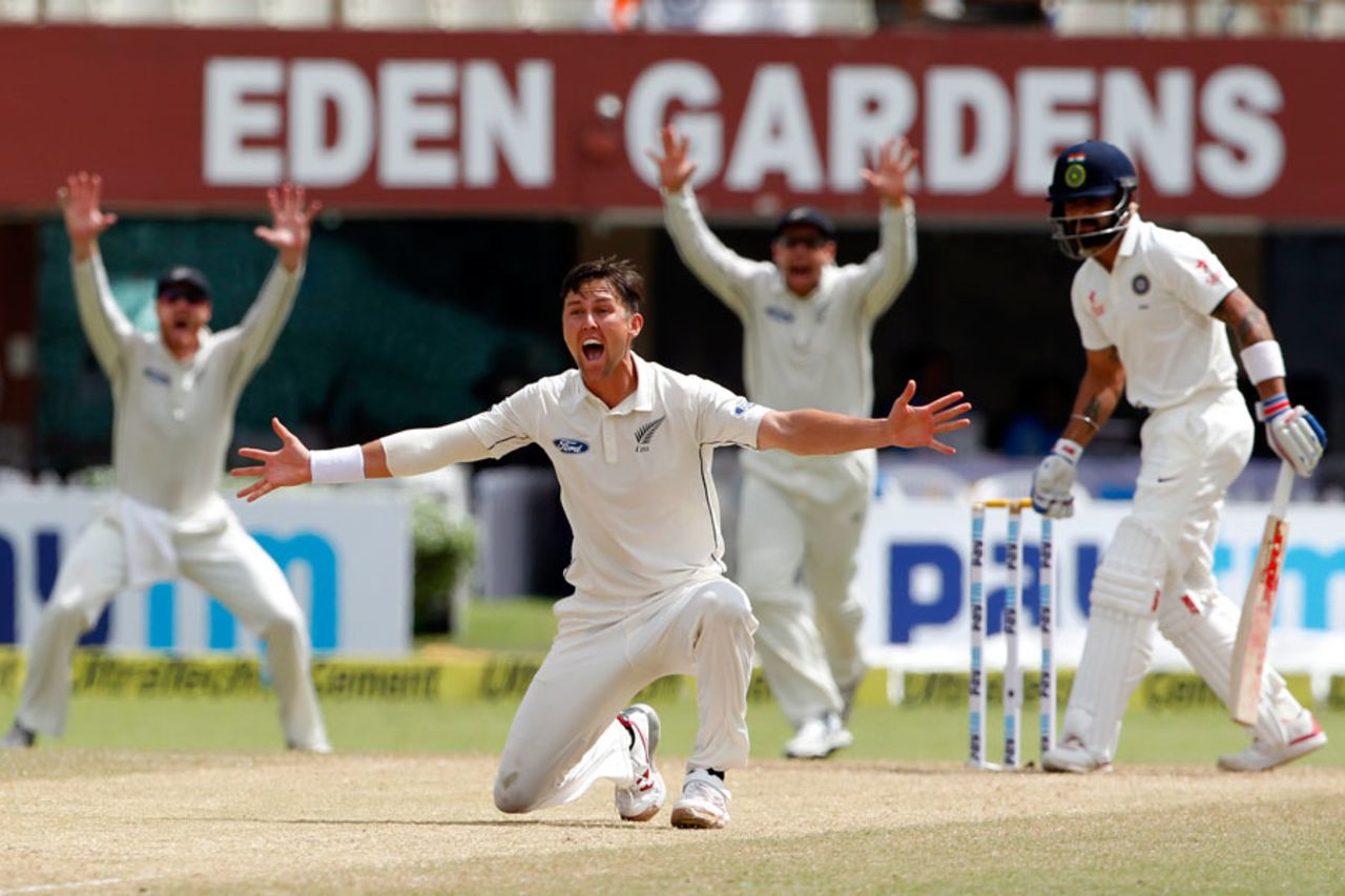 Trent Boult leads a massive appeal, India v New Zealand, 2nd Test, Kolkata, 3rd day, October 2, 2016